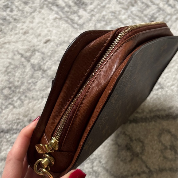 Louis Vuitton Orsay Monogram Clutch Excellent Condition - Picture 4 of 16